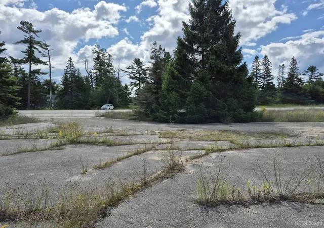 2nd image of 6838 W Us Hwy 2 Hwy, Manistique, MI 49854 | MLS# 50198806