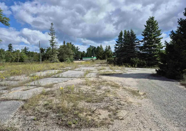 4th image of 6838 W Us Hwy 2 Hwy, Manistique, MI 49854 | MLS# 50198806