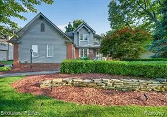 Homes for sale in Clarkston, MI | 6730 Longhurst Dr, Clarkston, MI 48346 | MLS# 61009629
