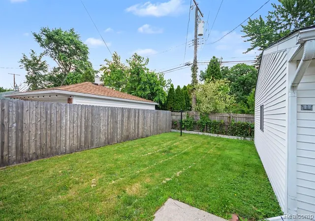 18th image of 21701 Sunnyside St, Saint Clair Shores, MI 48080 | MLS# 61005867