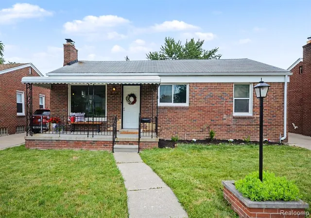 2nd image of 21701 Sunnyside St, Saint Clair Shores, MI 48080 | MLS# 61005867