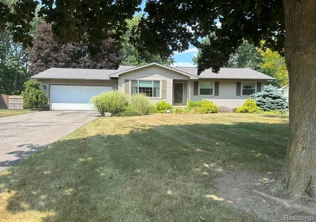 1st image of 6220 Thorncliff Dr, Swartz Creek, MI 48473 | MLS# 61014721