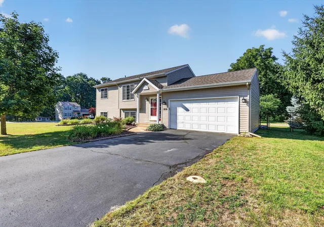 2nd image of 2850 Bark Ct #17, Cedar Springs, MI 49319 | MLS# 70550264