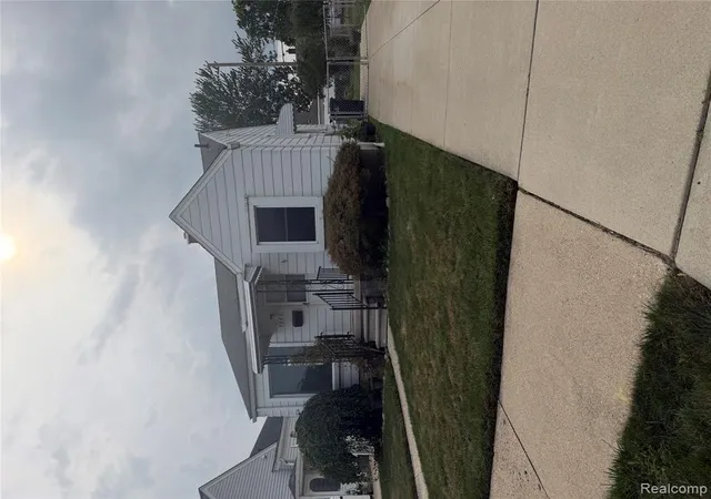 Photo 3 of Sale Pending at 3520 20th St, Wyandotte, MI 48192 6302 | MLS# 61024952 | Listing updated on 2026-08-31