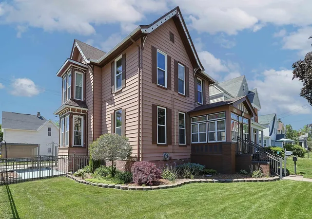 3rd image of 601 N Van Buren St, Bay City, MI 48708 | MLS# 50210023