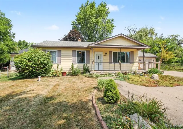 Photo 1 of Sale Pending at 1254 W Grand Blanc Rd, Grand Blanc, MI 48439 | MLS# 61017409 | Listing updated on 2026-09-13