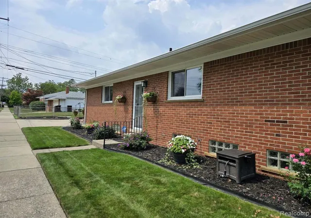 image of 1874 Newman St, Trenton, MI 48183 | MLS# 61021505