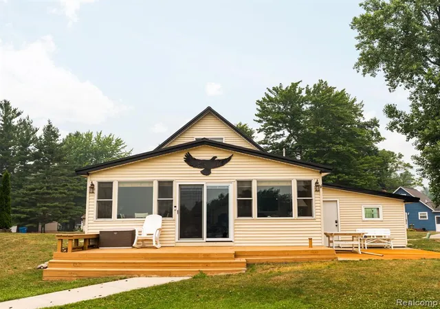 2nd image of 6559 Circle Dr, Harrison, MI 48625 | MLS# 61014408
