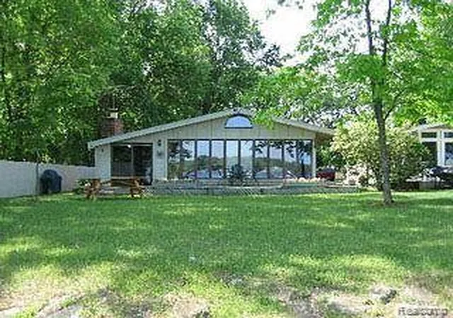 1st image of 8881 Mcgregor Rd, Pinckney, MI 48169 | MLS# 60950078