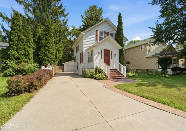 Photo 3 of Sale Pending at 211 S Tenth St St, Saint Clair, MI 48079 | MLS# 50219838 | Listing updated on 2026-09-11