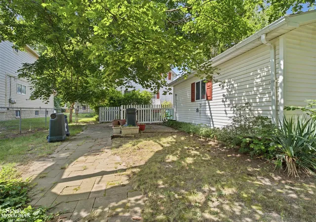 Photo 3 of Sale Pending at 211 S Tenth St St, Saint Clair, MI 48079 | MLS# 50219838 | Listing updated on 2026-09-11