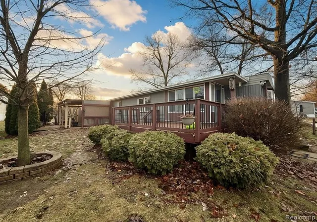 1st image of 277 Glengarry Ct W, Highland, MI 48357 | MLS# 60971117