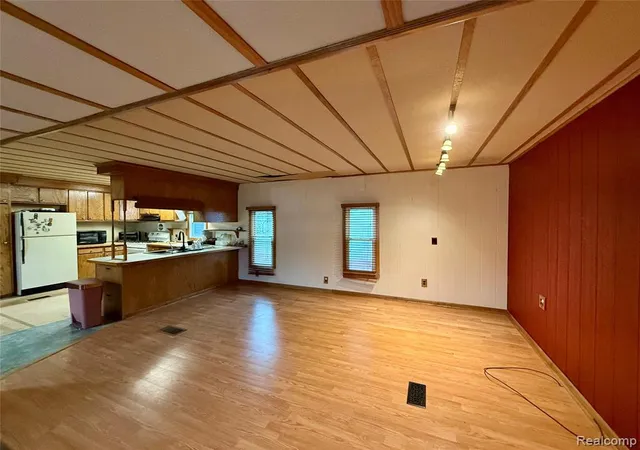 3rd image of 277 Glengarry Ct W, Highland, MI 48357 | MLS# 60971117