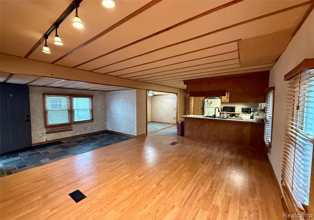 5th image of 277 Glengarry Ct W, Highland, MI 48357 | MLS# 60971117
