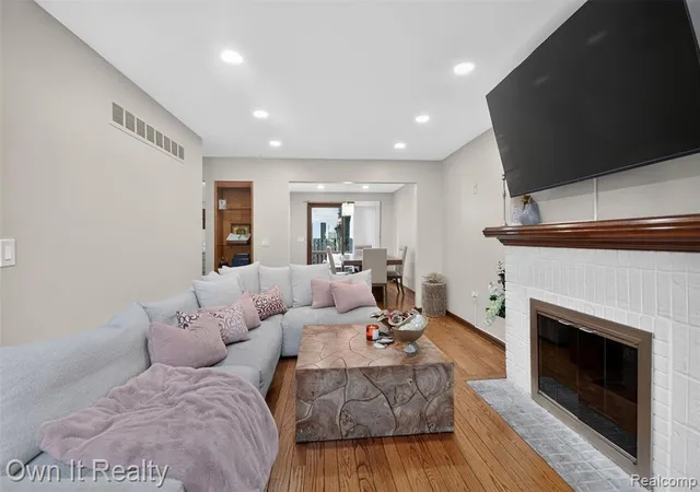 5th image of 718 S Military St, Dearborn, MI 48124 | MLS# 61008011