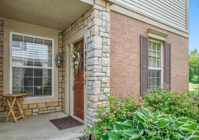 1st image of 1976 Pinecroft Dr #194, Canton, MI 48188 | MLS# 61009544
