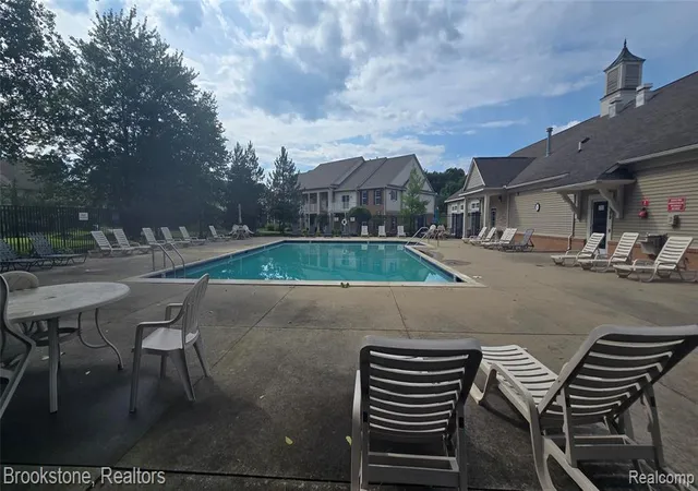 29th image of 1976 Pinecroft Dr #194, Canton, MI 48188 | MLS# 61009544