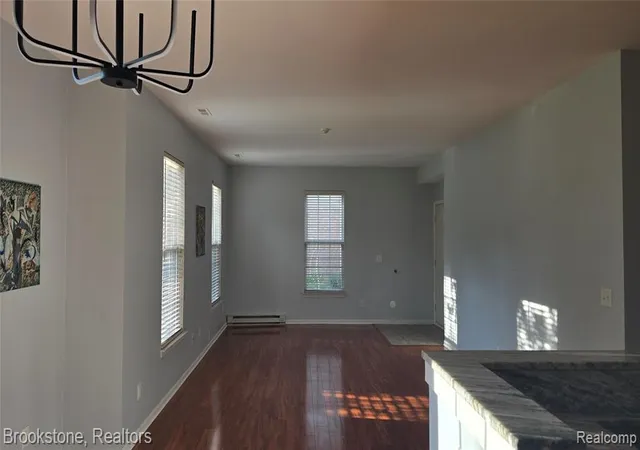 3rd image of 1976 Pinecroft Dr #194, Canton, MI 48188 | MLS# 61009544