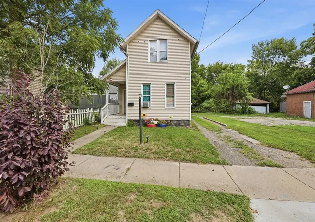 Photo 1 of Single family home for sale at 1207 E Vine St, Kalamazoo, MI 49001 | MLS# 70555345 | Listing updated on 2026-09-01