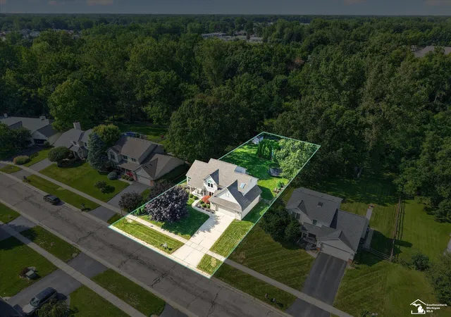 Photo 2 of Sale Pending at 870 Hickory Creek Dr, Temperance, MI 48182 | MLS# 50219595 | Listing updated on 2026-08-29