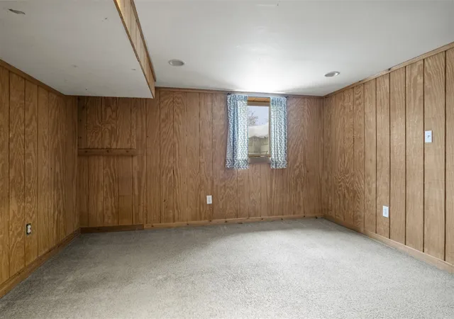 Listing Photo 2 - Condo for sale in building located at 1951 Ridgewood Ave, Grand Rapids, MI 49506 - Unit #