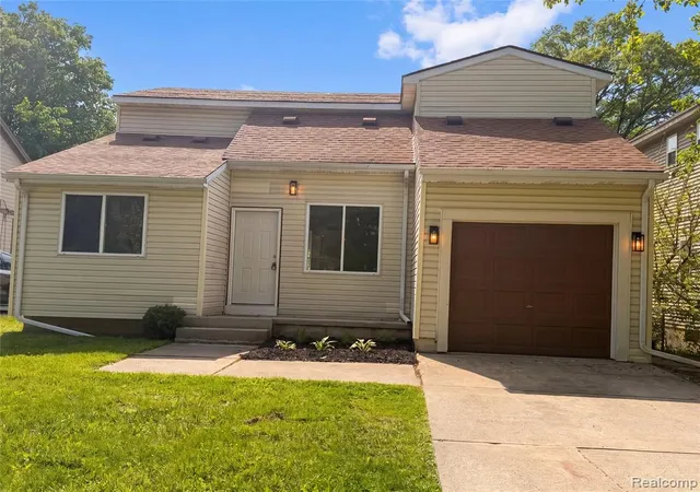 Homes for sale in Farmington Hills, MI | 21425 Averhill St, Farmington Hills, MI 48336 | MLS# 60997685