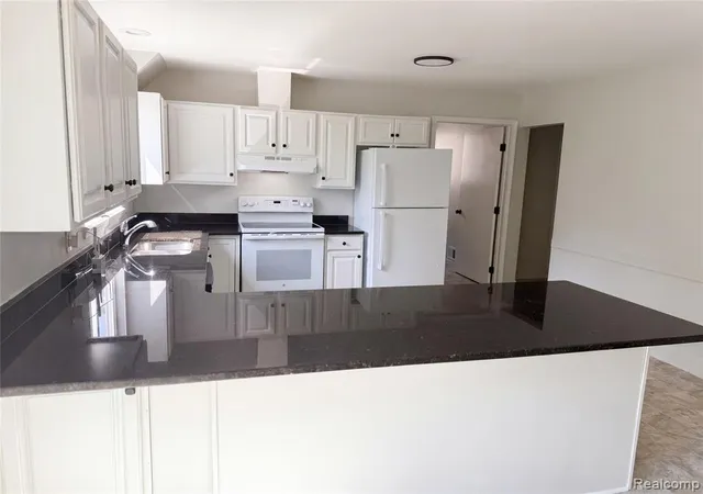 Homes for sale in Farmington Hills, MI | 21425 Averhill St, Farmington Hills, MI 48336 | MLS# 60997685