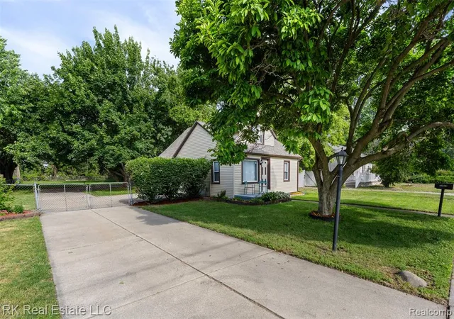 Photo 1 of Single family home for sale at 27073 Gilbert Dr, Warren, MI 48093 | MLS# 61008716 | Listing updated on 2026-08-06