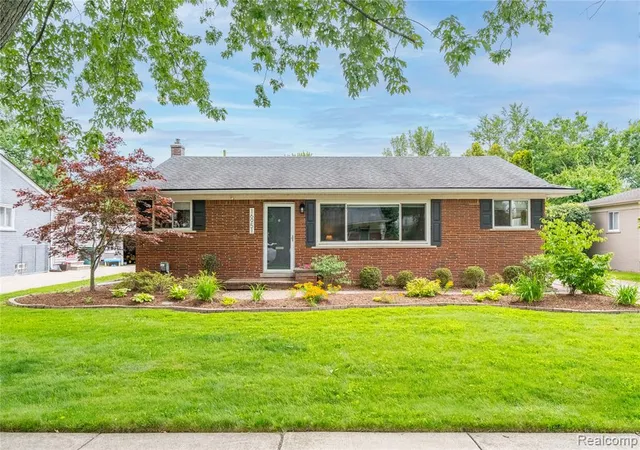 Homes for sale in Beverly Hills, MI | 16951 Elizabeth St, Beverly Hills, MI 48025 | MLS# 61008678