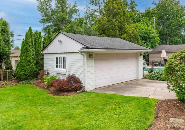Homes for sale in Beverly Hills, MI | 16951 Elizabeth St, Beverly Hills, MI 48025 | MLS# 61008678