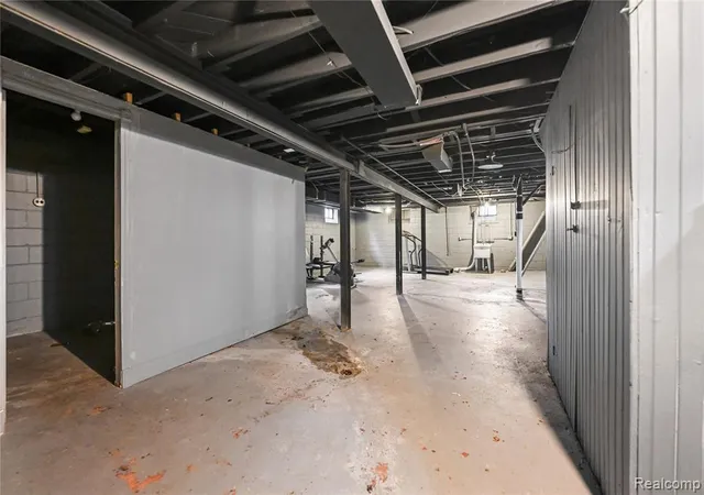 19th image of 7487 W Outer Dr, Detroit, MI 48235 | MLS# 60976004