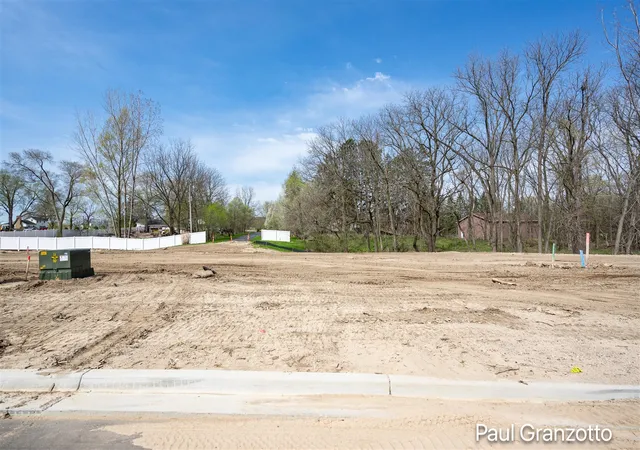 Photo 2 of Sale Pending at 5575 Black Berry Blf, Grand Rapids, MI 49512 | MLS# 70532895 | Listing updated on 2026-09-11