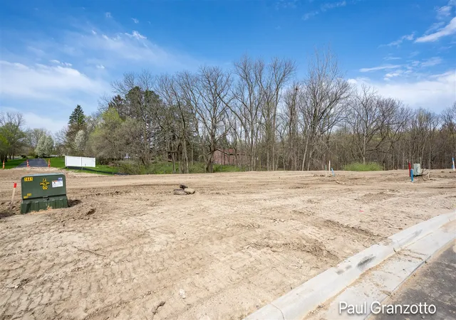 Photo 3 of Sale Pending at 5575 Black Berry Blf, Grand Rapids, MI 49512 | MLS# 70532895 | Listing updated on 2026-09-11