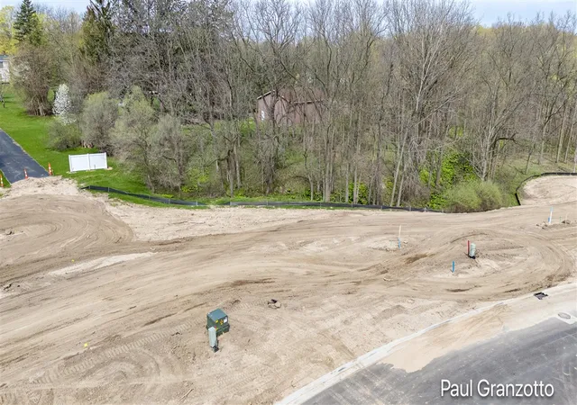 Photo 4 of Sale Pending at 5575 Black Berry Blf, Grand Rapids, MI 49512 | MLS# 70532895 | Listing updated on 2026-09-11