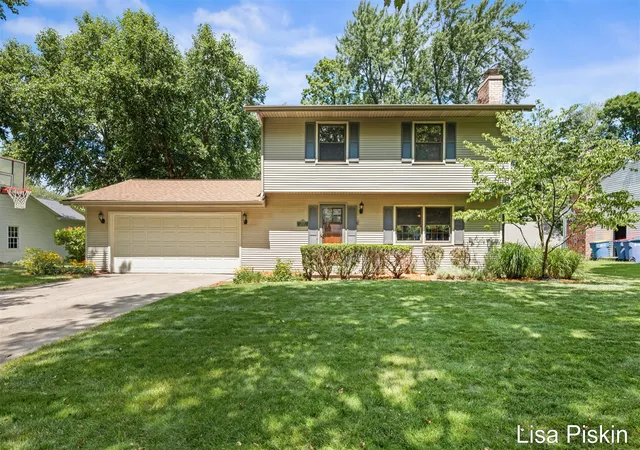 Photo 1 of Single family home for sale at 2509 Argus Dr, Grand Rapids, MI 49546 | MLS# 70549300 | Listing updated on 2026-08-02