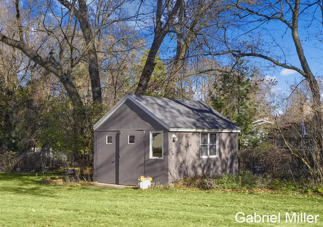 Photo 4 of Sale Pending at 2444 Irene Ave, Grand Rapids, MI 49546 | MLS# 70505514 | Listing updated on 2026-01-28