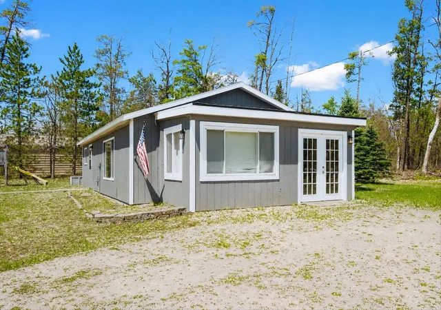 Homes for sale in Grayling, MI | 3144 S Wakeley Bridge Rd, Grayling, MI 49738 | MLS# 80068660