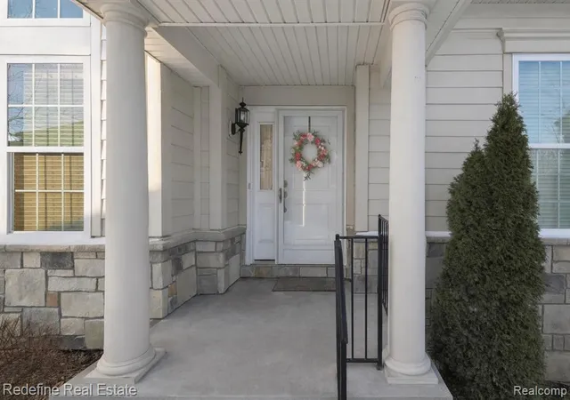 Homes for sale in Novi, MI | 42896 Cardinal Wy, Novi, MI 48375