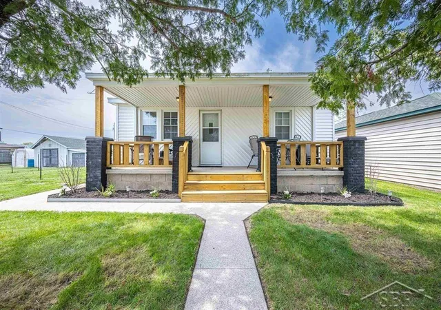 Photo 2 of Single Family Residence at 606 S Mercer St, Pinconning, MI 48650 | MLS# 50210090 | | Sold on 2026-07-10