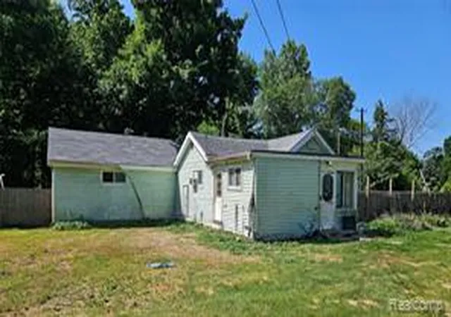 Homes for sale in Otter Lake, MI | 6406 12Th St, Otter Lake, MI 48464 | MLS# 61009220
