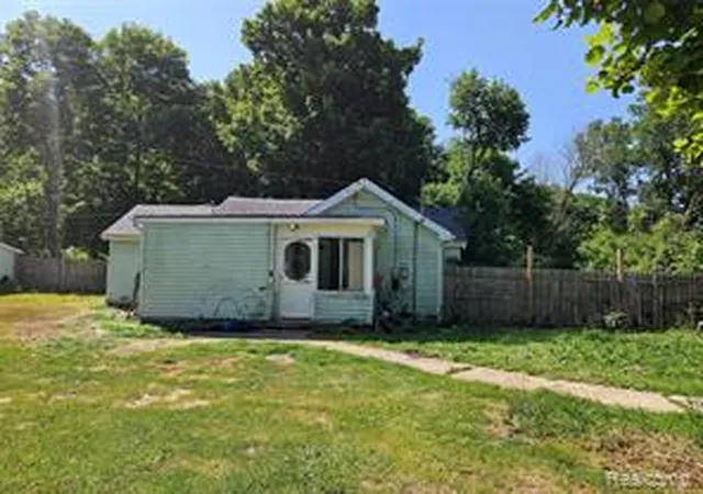 Homes for sale in Otter Lake, MI | 6406 12th St, Otter Lake, MI 48464 | MLS# 61009220