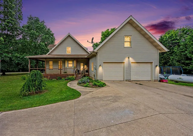 Homes for sale in Three Rivers, MI | 15757 Oakshore Dr, Three Rivers, MI 49093 | MLS# 70542035