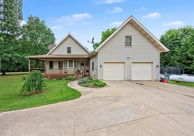 Homes for sale in Three Rivers, MI | 15757 Oakshore Dr, Three Rivers, MI 49093 | MLS# 70542035