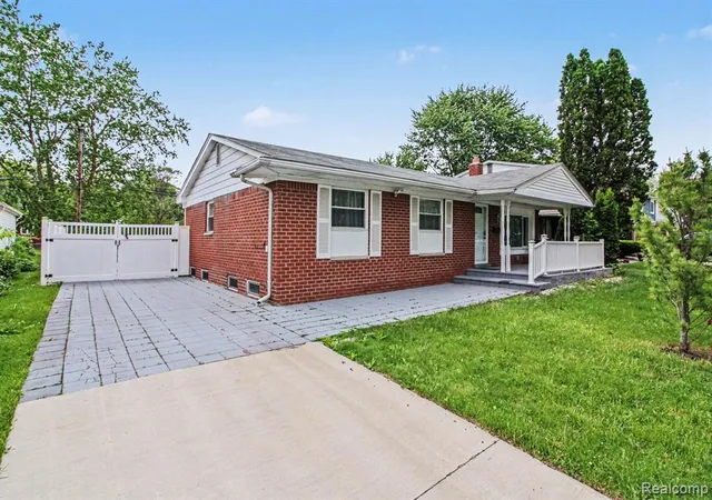 Photo 2 of Single family home for sale at 2177 Alexander Dr, Troy, MI 48083 | MLS# 61017147 | Listing updated on 2026-08-13
