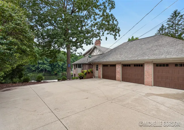 Photo 3 of Mansion for sale at 2465 Cascade Springs Dr, Grand Rapids, MI 49546 | MLS# 70554478 | Listing updated on 2026-08-25