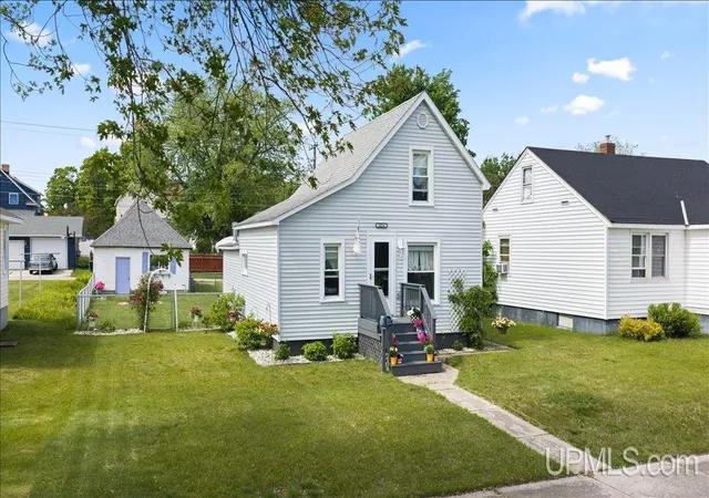 Homes for sale in Gladstone, MI | 1214 Montana Ave, Gladstone, MI 49837 | MLS# 50212233