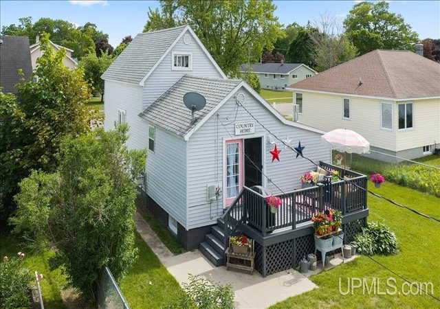 Homes for sale in Gladstone, MI | 1214 Montana Ave, Gladstone, MI 49837 | MLS# 50212233