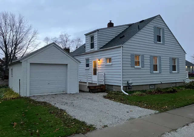 3rd image of 304 16Th St, Port Huron, MI 48060 | MLS# 60356765