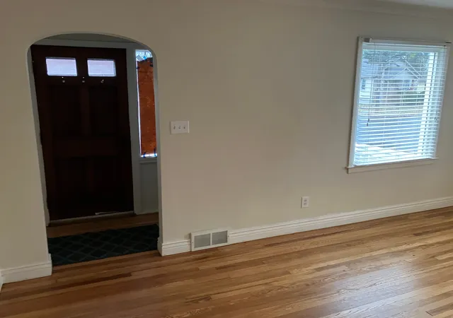 5th image of 304 16Th St, Port Huron, MI 48060 | MLS# 60356765