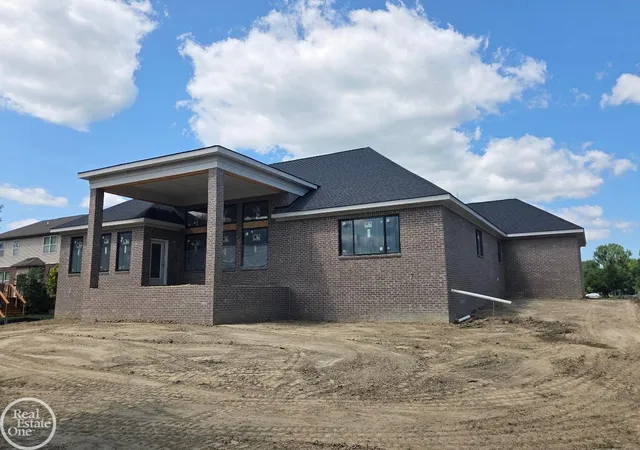 Photo 5 of Single family home for sale at 27176 Oxbow Lake Dr, New Baltimore, MI 48051 | MLS# 50203638 | Listing updated on 2026-08-06